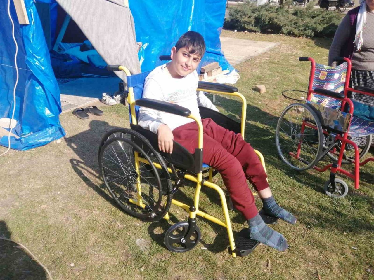 Gaziantep’te engelli depremzedelere medikal malzeme desteği