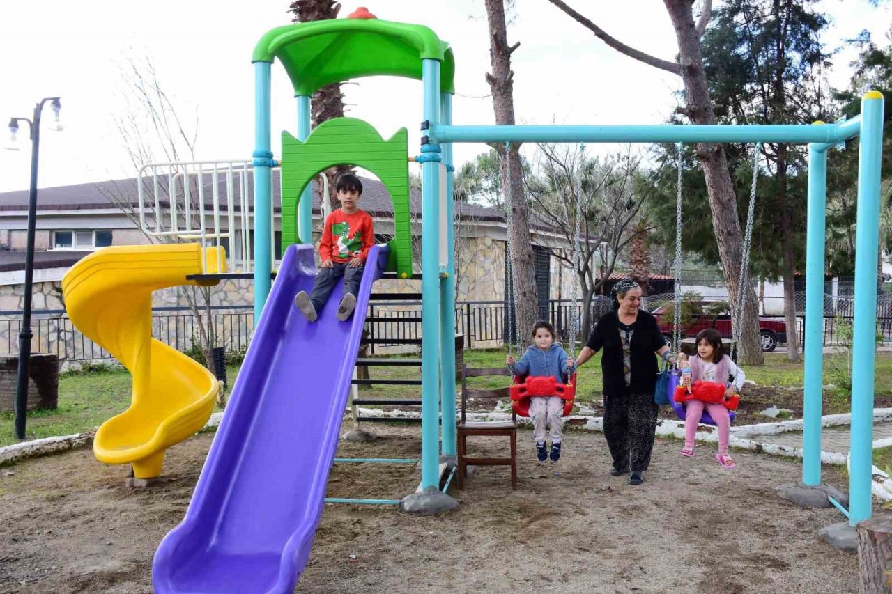 Germencik’te depremzede çocuklar için oyun parkı kuruldu