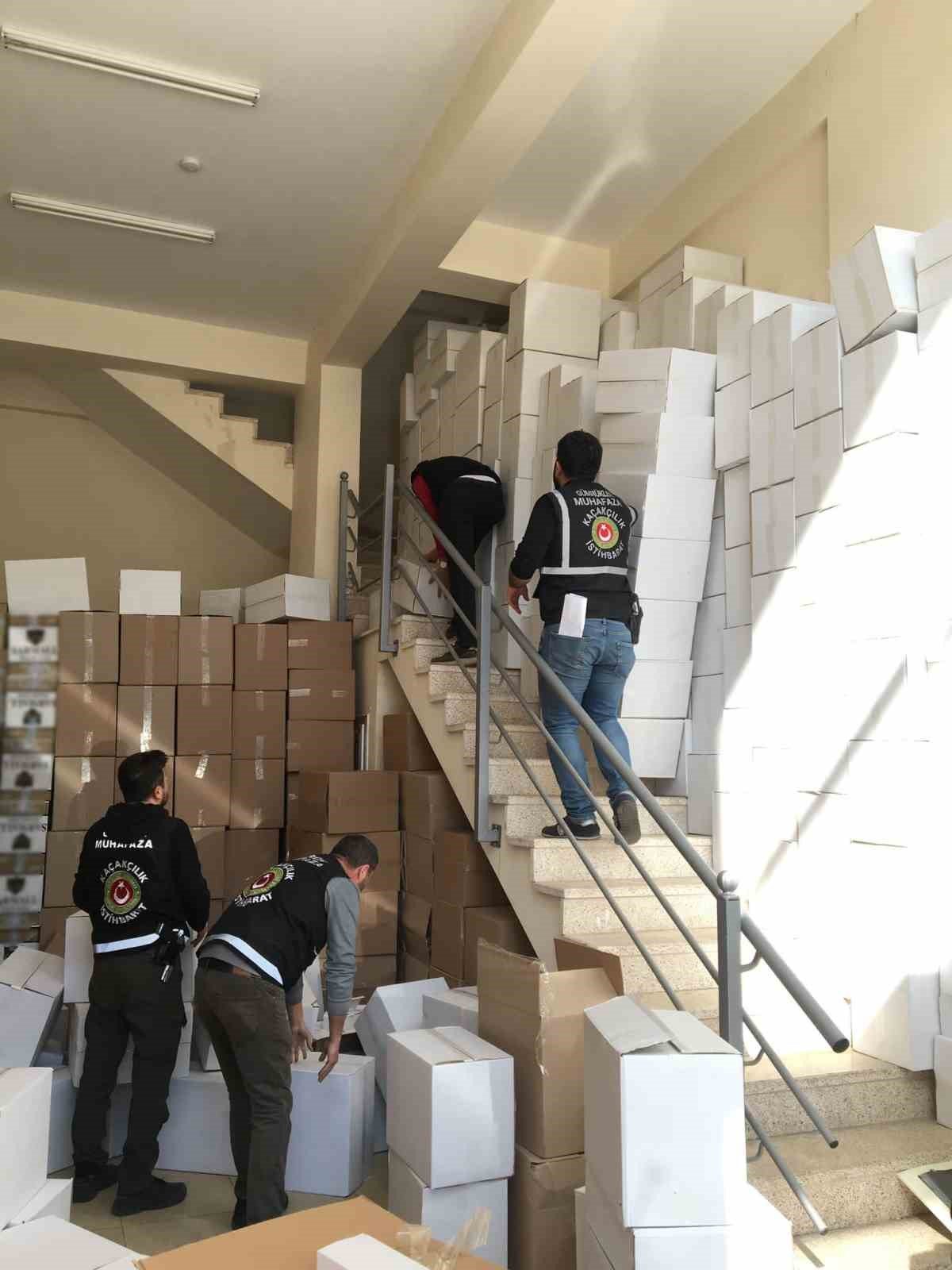 Gümrük muhafaza ekipleri Adana’da 11 milyon adet makaron ele geçirdi