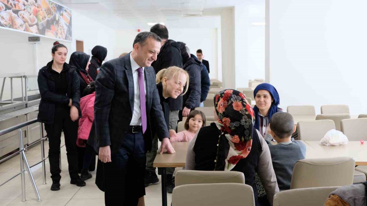 Valinin öğretmen eşi eski öğrencisinin depremde hayatını kaybettiğini yıllar sonra gördüğü ailesinden öğrendi