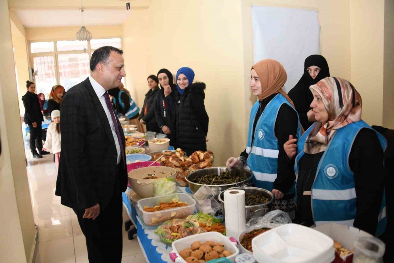 Valinin öğretmen eşi eski öğrencisinin depremde hayatını kaybettiğini yıllar sonra gördüğü ailesinden öğrendi