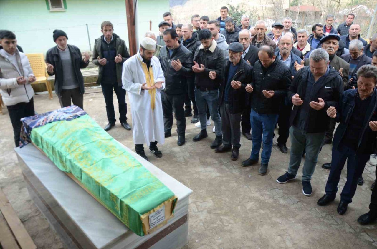 Kocası tarafından öldürülen kadın, Dünya Kadınlar Günü’nde toprağa verildi