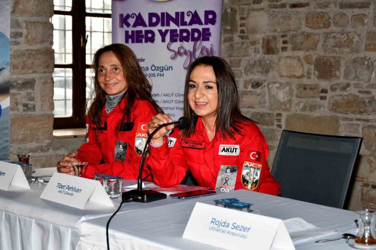 Kuşadası’nda “Kadınlar Her Yerde” isimli söyleşi gerçekleştirildi