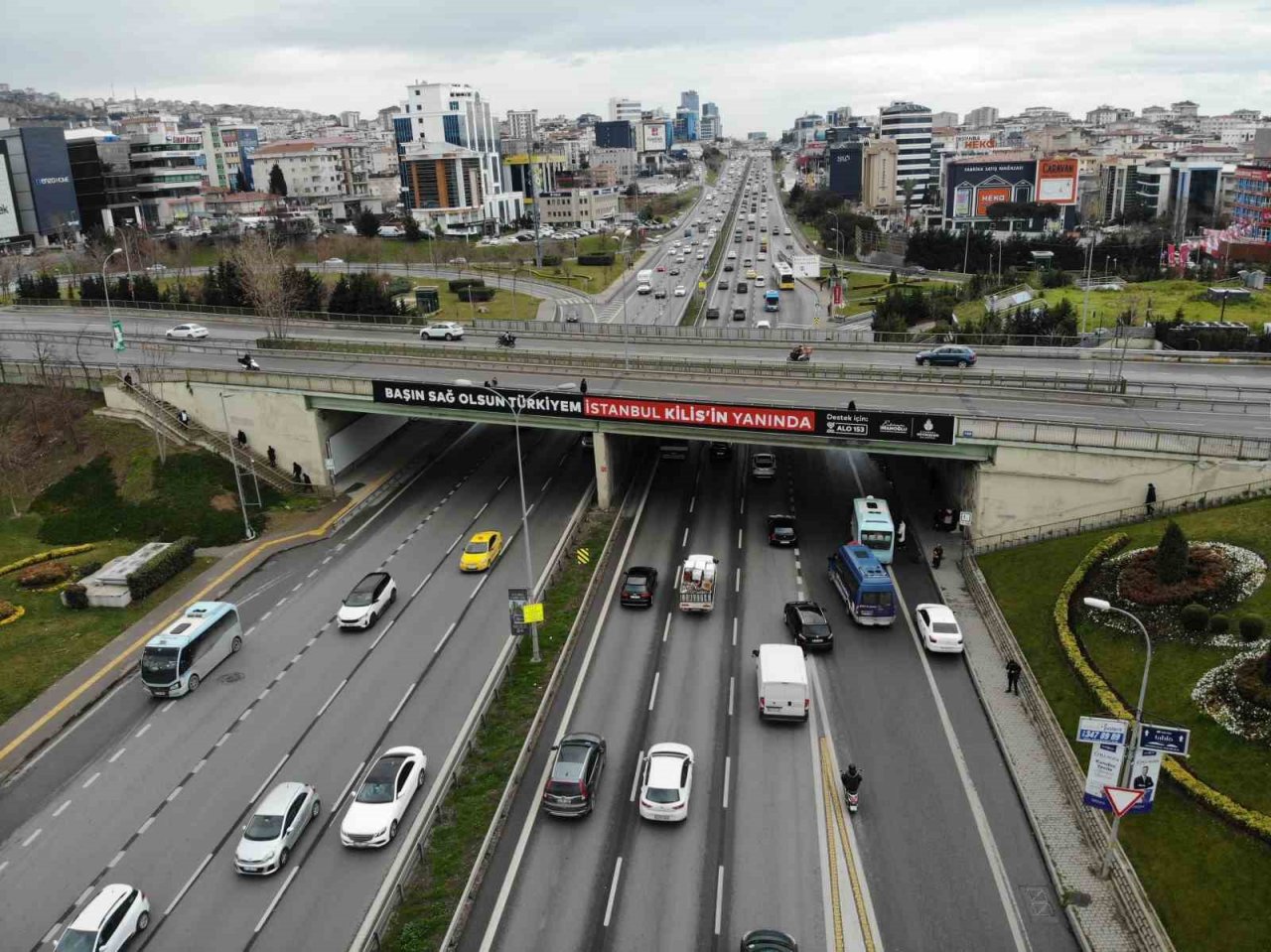 Maltepe’de betonunda midye kabukları ve paslı demirler görünen köprü havadan görüntülendi