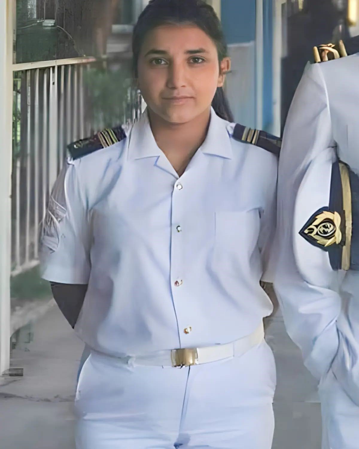 Depremde kaybettikleri arkadaşlarını Kadınlar Günü’nde su altına dalarak andılar