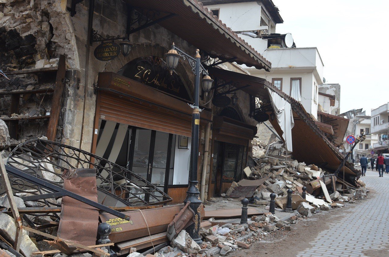 Tarihi Demirciler Çarşısı da depremde ağır hasar aldı