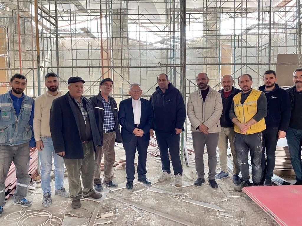 Başkan Büyükkılıç, büyükşehir ile hayırsever iş birliğinde yaptırılan cami inşaatını inceledi