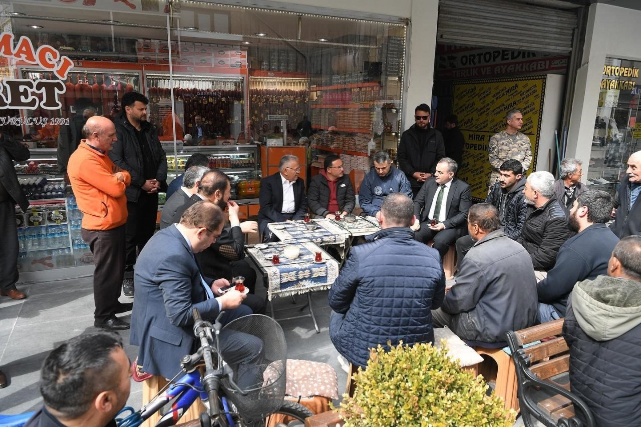 Başkan Büyükkılıç, Vali Çiçek ile birlikte esnaf ziyaretinde