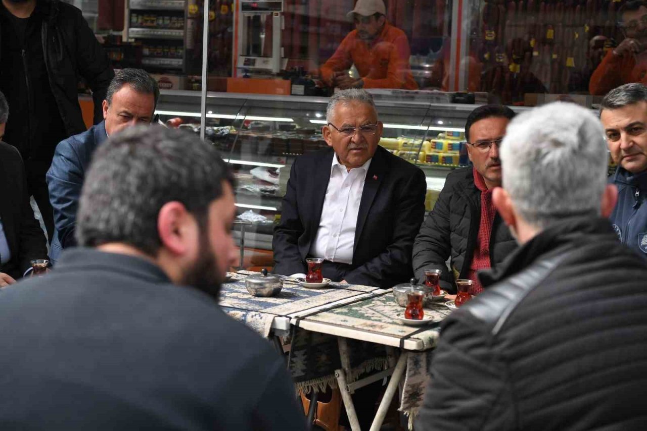 Başkan Büyükkılıç, Vali Çiçek ile birlikte esnaf ziyaretinde