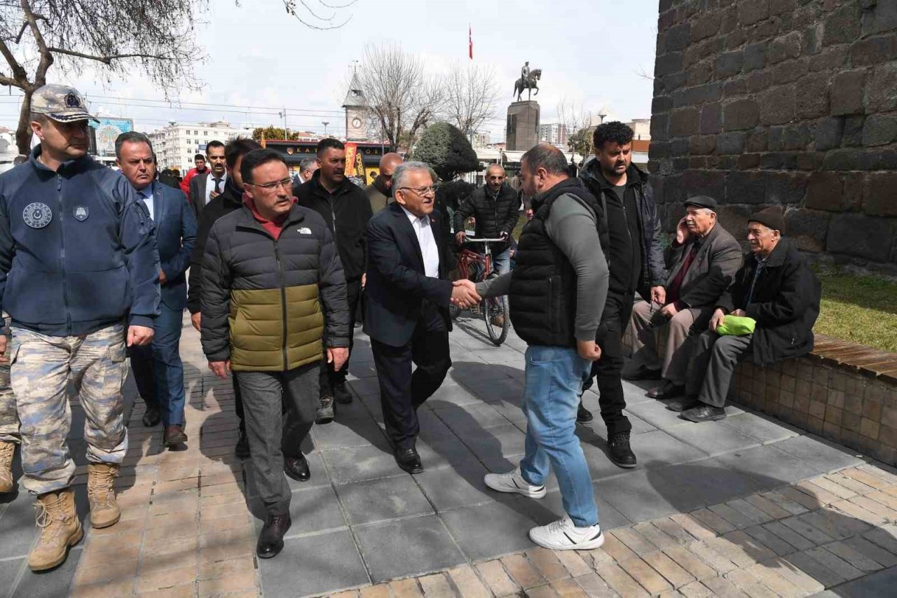 Başkan Büyükkılıç, Vali Çiçek ile birlikte esnaf ziyaretinde