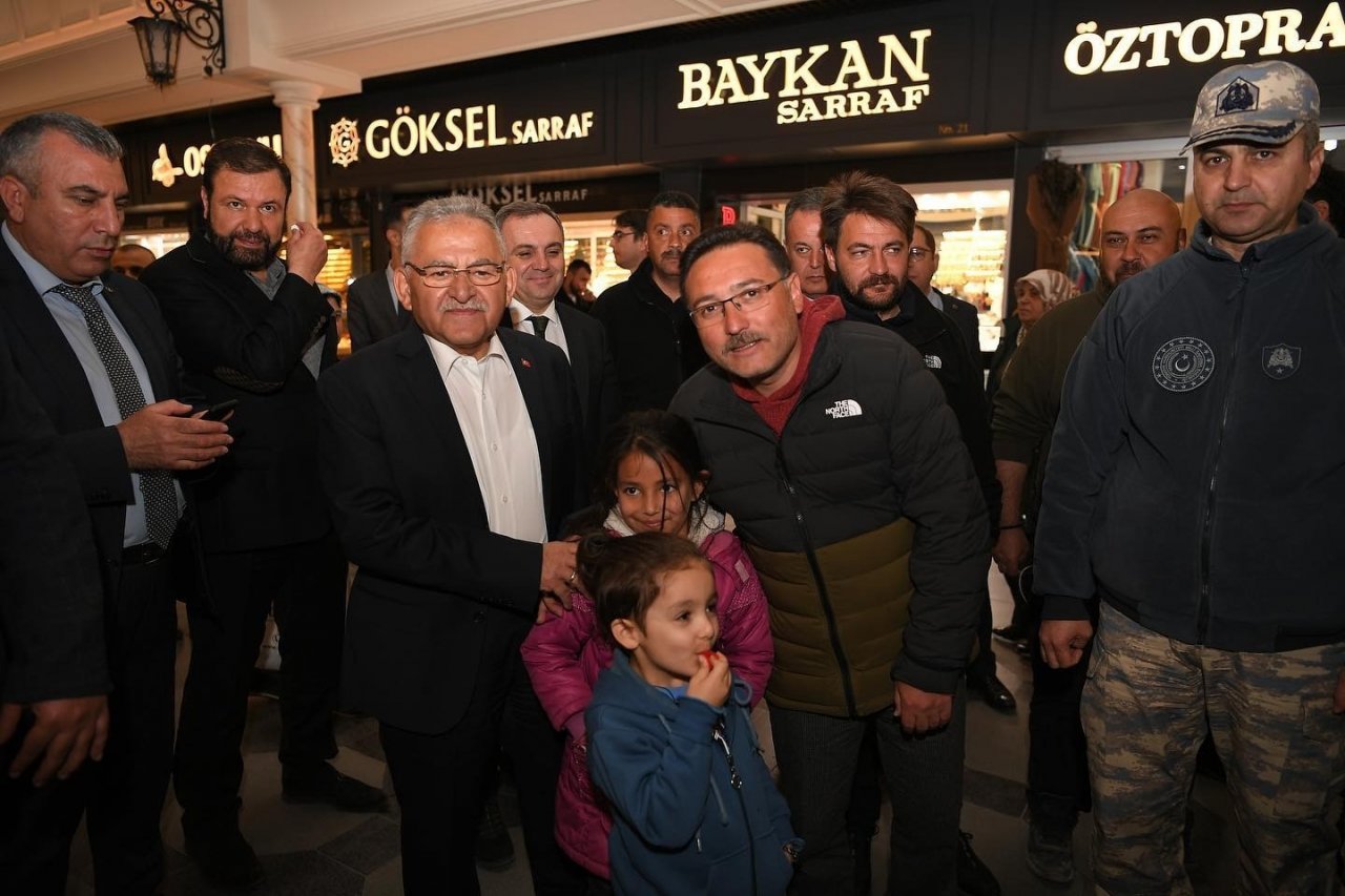 Başkan Büyükkılıç, Vali Çiçek ile birlikte esnaf ziyaretinde