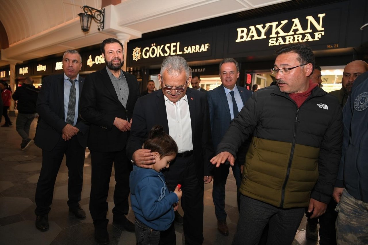 Başkan Büyükkılıç, Vali Çiçek ile birlikte esnaf ziyaretinde