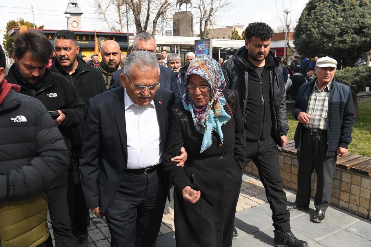 Başkan Büyükkılıç, Vali Çiçek ile birlikte esnaf ziyaretinde