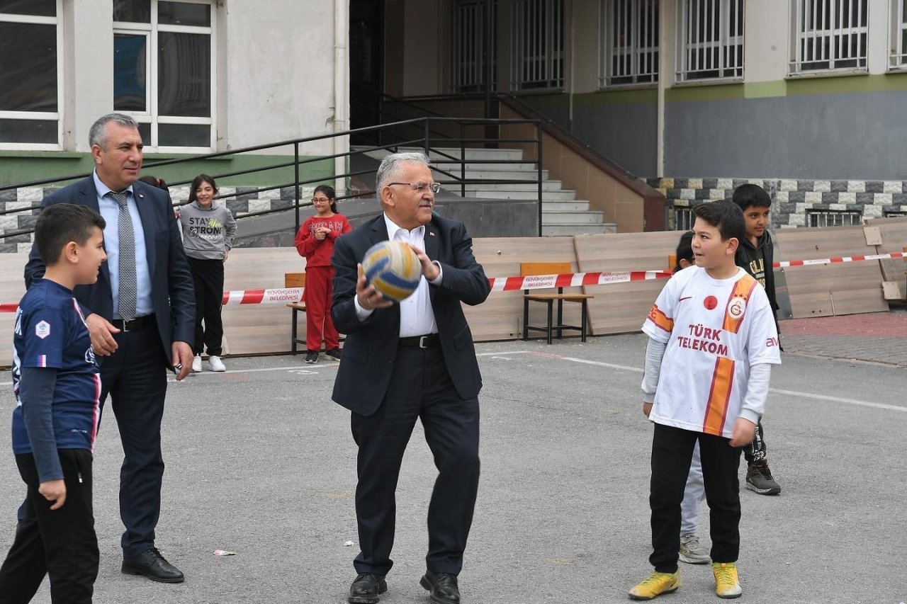 Vali Çiçek ve Başkan Büyükkılıç’tan eğlenceli ‘deprem bilinçlendirmesi’