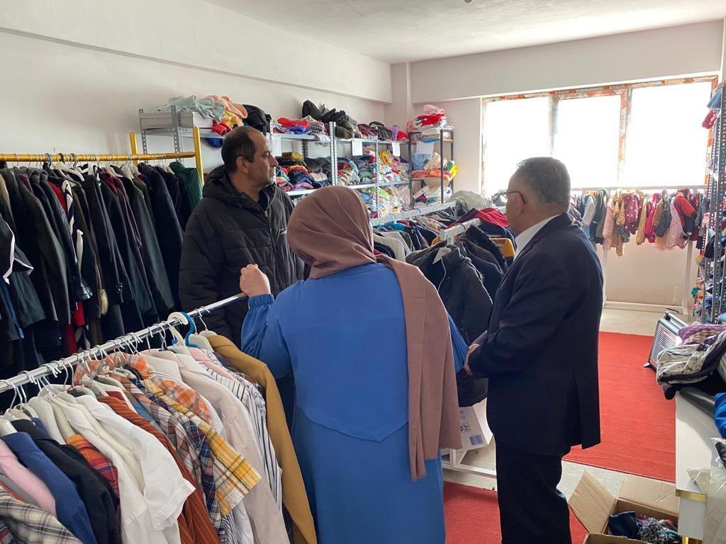 Başkan Büyükkılıç, Kızılay Yardım Toplama Merkezi’ni ziyaret etti