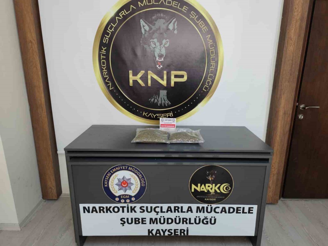 Uyuşturucu taciri, uyuşturucuyu kente sokamadan yakalandı