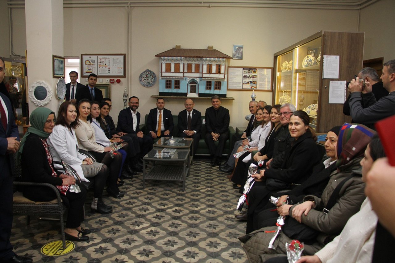 Vali Karadeniz’den Kula’daki STK’lara teşekkür ziyareti