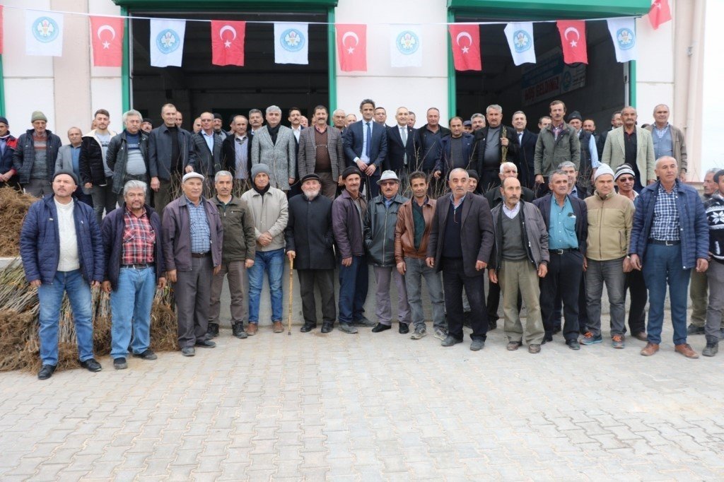 Manisalı üreticiye 150 bin fidan desteği