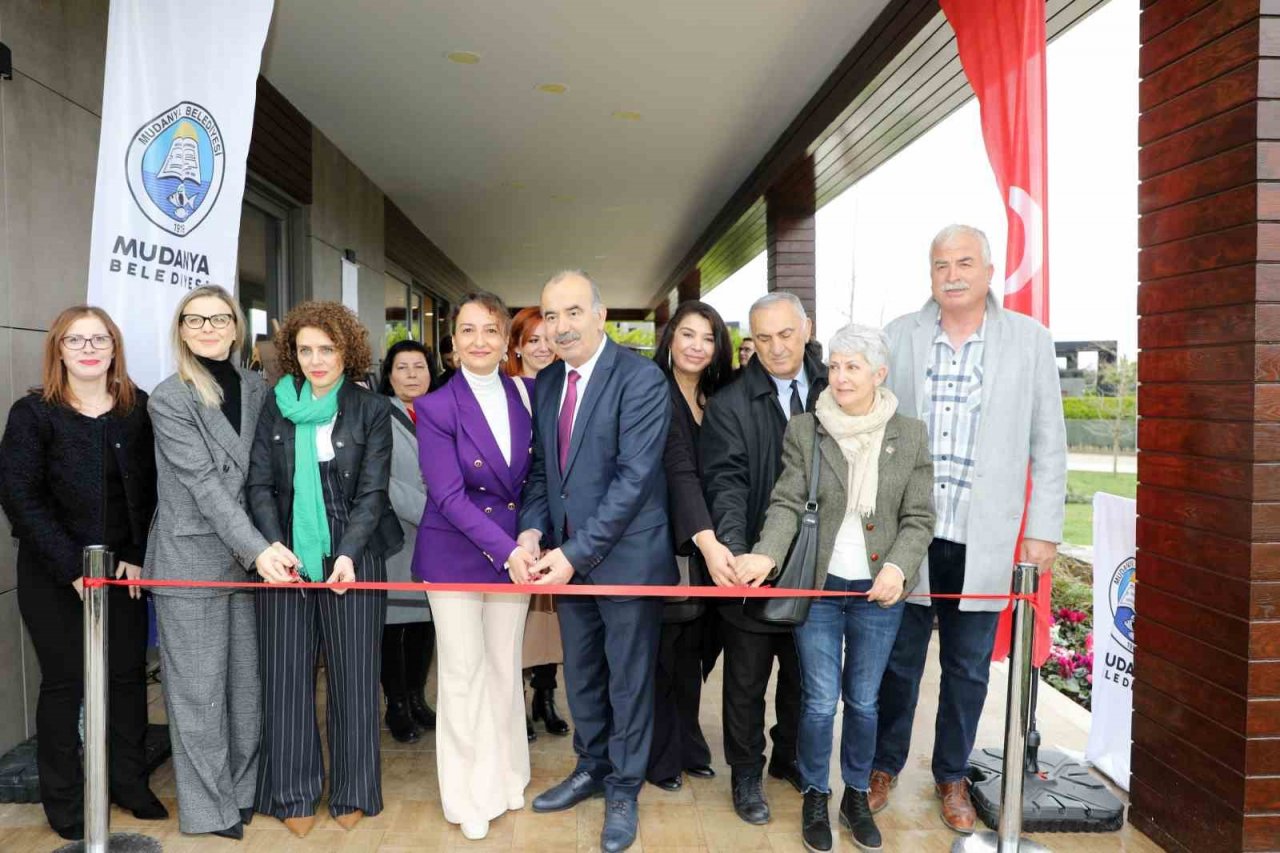 Mudanyalı kadınlar resim sergisinin gelirlerini depremzedelere bağışlayacak