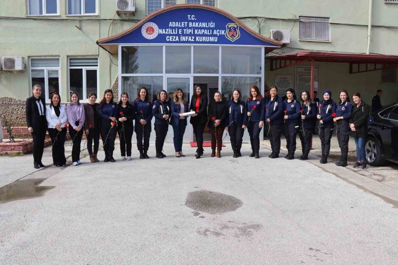 Nazilli’de cezaevindeki kadınlar unutulmadı