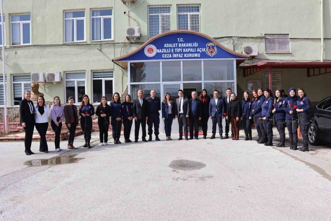 Nazilli’de cezaevindeki kadınlar unutulmadı