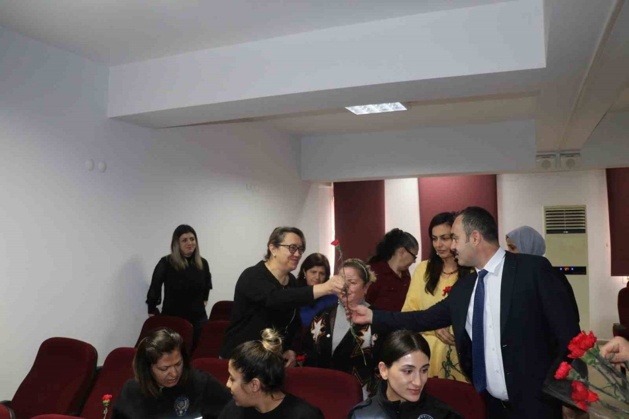 Nazilli’de kadın polislerin günü kutlandı