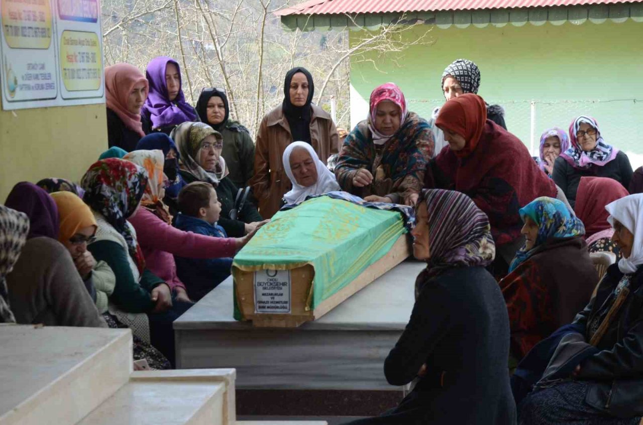 Kocası tarafından öldürülen kadın, Dünya Kadınlar Günü’nde toprağa verildi