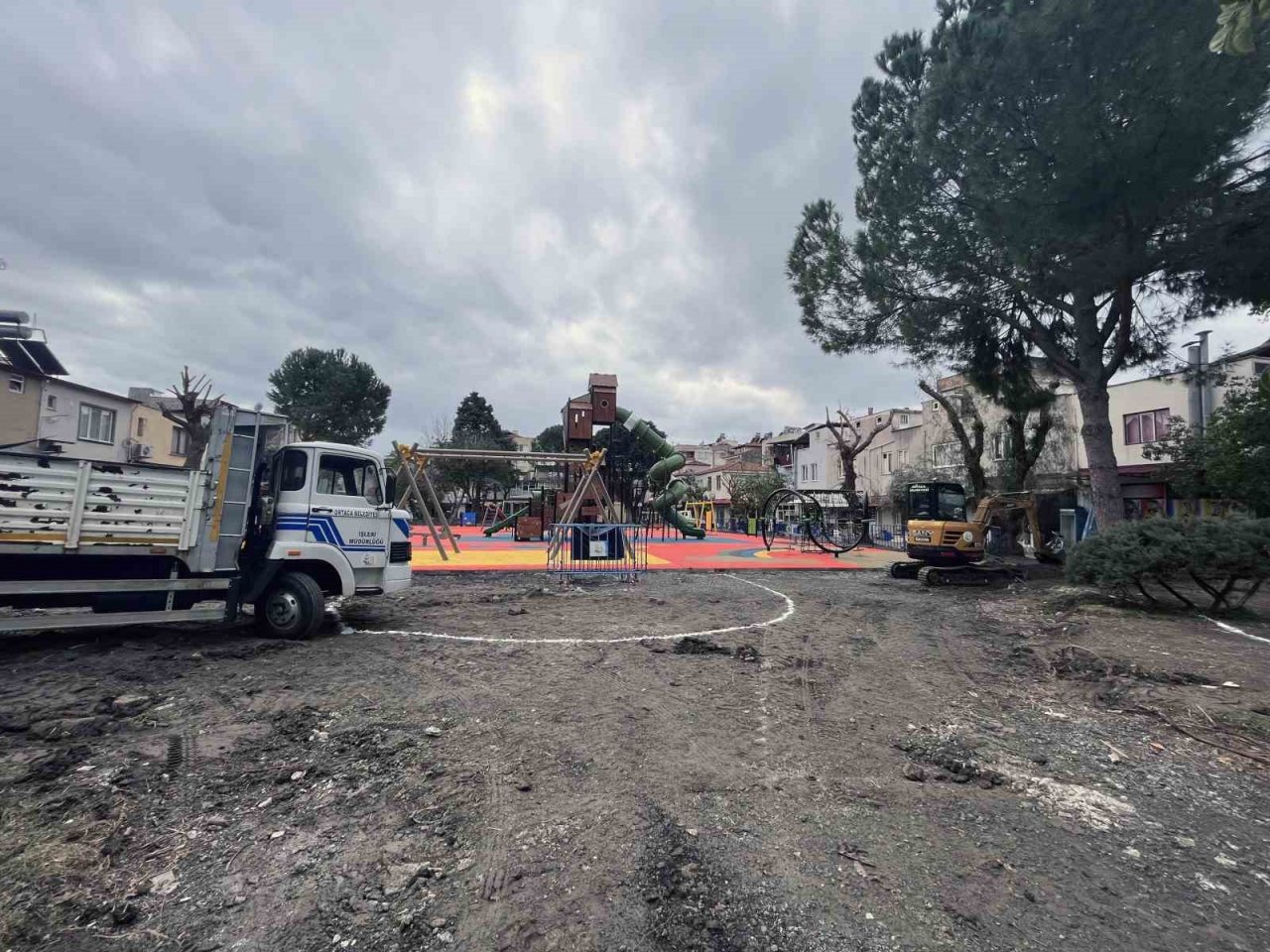 Ortaca Ünal Daka Çocuk parkında iyileştirme çalışması