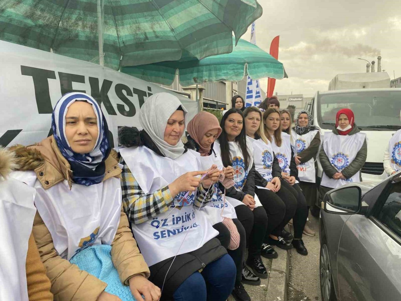 Öz İplik İş Sendikası Kadın Komitesi Başkanı Özcan: “İş ilişkisi sona erdirilen üyelerimizin, işe iadelerinin gerçekleştirilmesini talep ediyoruz”