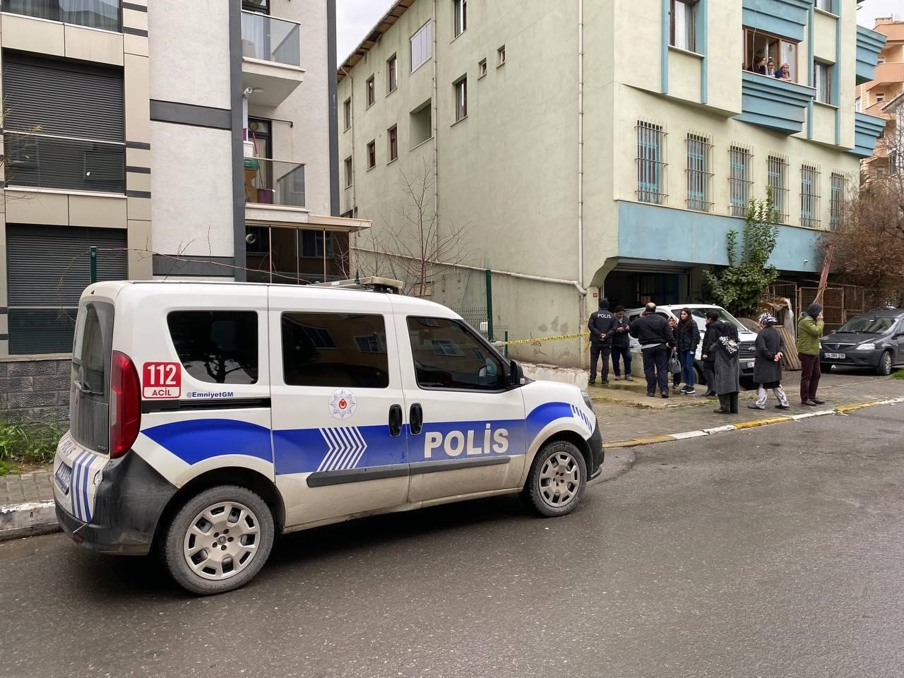 Pendik’te karısını öldüren şahıs 5. kattan atladı