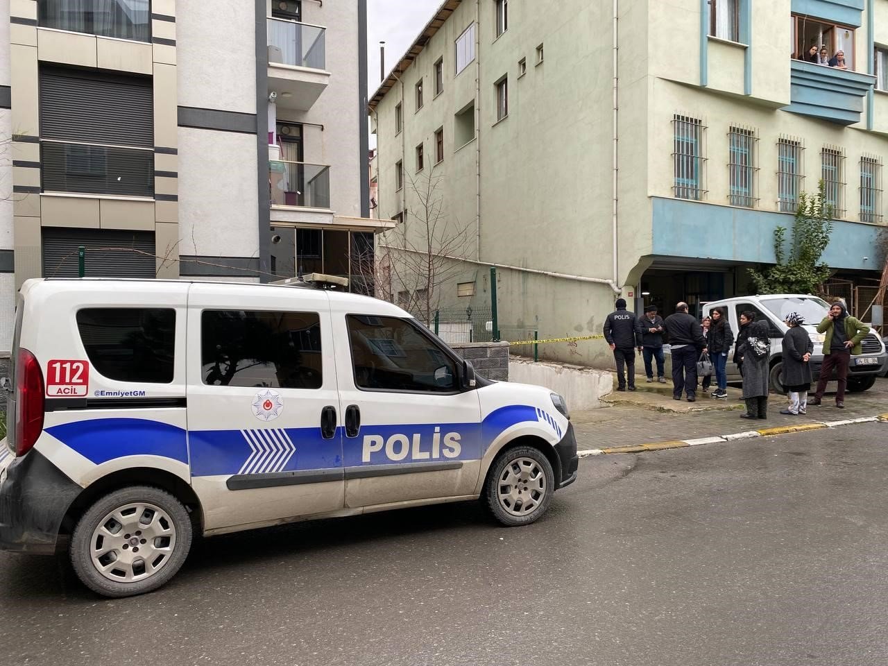 Pendik’te karısını öldüren şahıs 5. kattan atladı