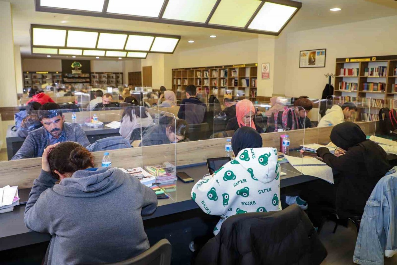 Şehitkamil’de kütüphaneler yeniden hizmet vermeye başladı