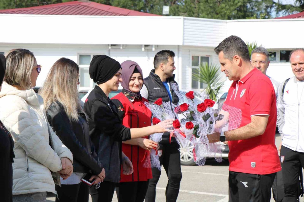 Samsunspor kafilesi Sakarya’ya iddialı gitti