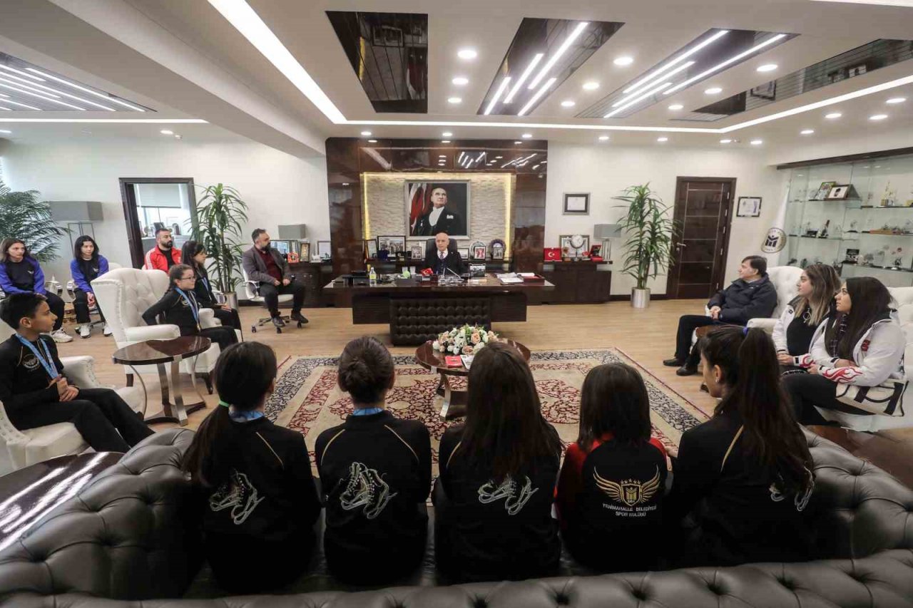 Başkan Yaşar şampiyonları ağırladı