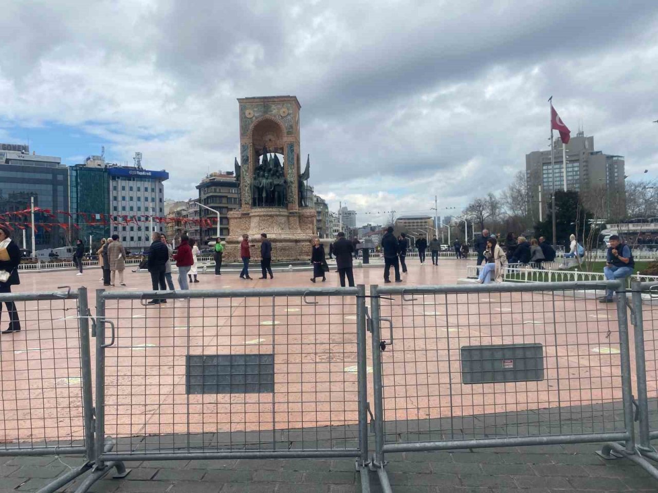 Taksim’de güvenlik önlemleri üst seviyeye çıkartıldı
