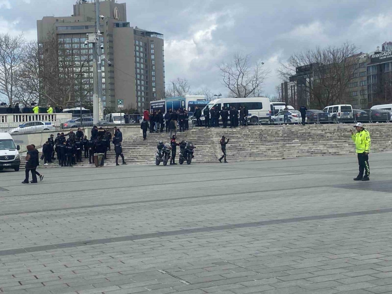 Taksim’de güvenlik önlemleri üst seviyeye çıkartıldı