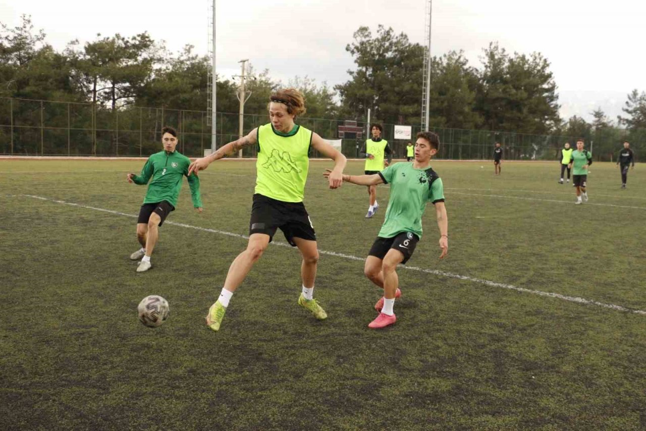 Genç horozlar, Manisa’yı puansız göndermek istiyor