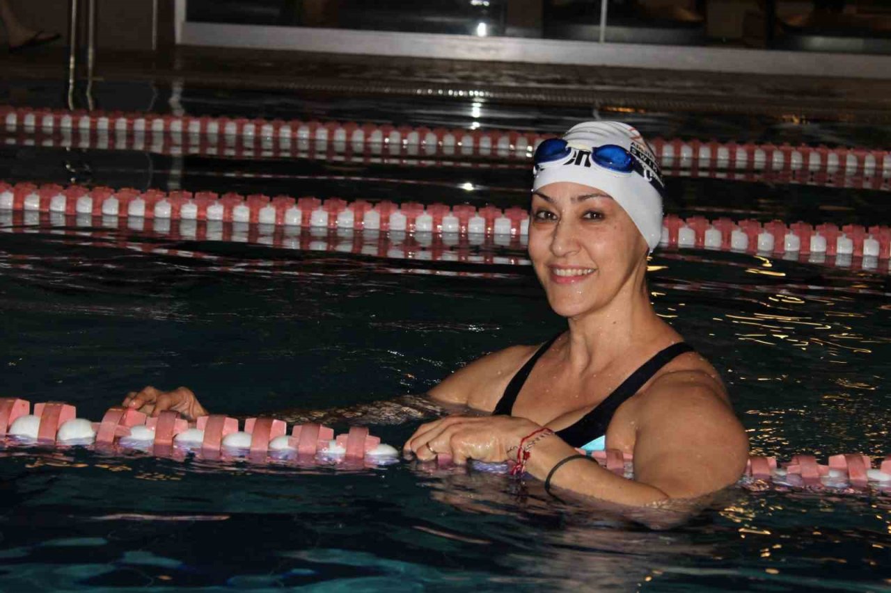 Kadın yüzücüler kulvarda rakip tanımıyor