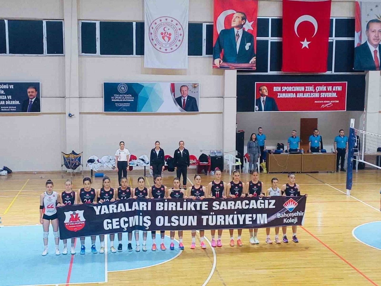 Voleybolda Ayvalık Bahçeşehir Koleji 1. Lig’in kapısını araladı