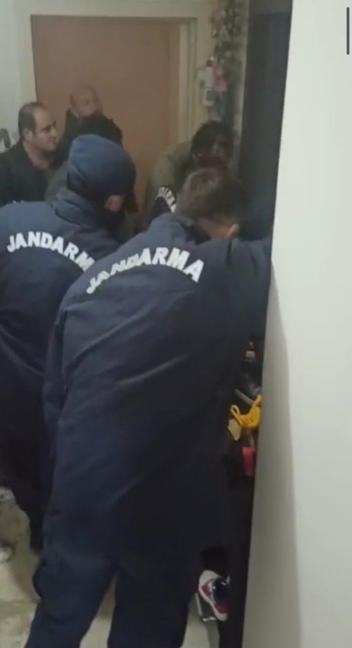 Yangına uykuda yakalandılar...Can pazarı kamerada