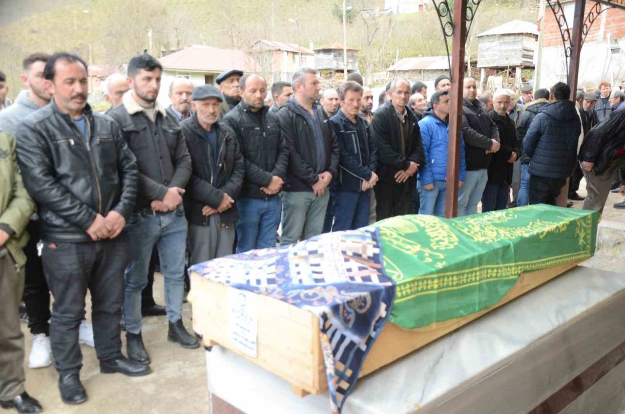 Kocası tarafından öldürülen kadın, Dünya Kadınlar Günü’nde toprağa verildi