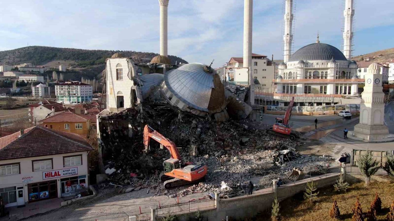 Çekerek Belediye Başkanı Çakır, ilçeden geçen diri fay hatlarına dikkat çekti
