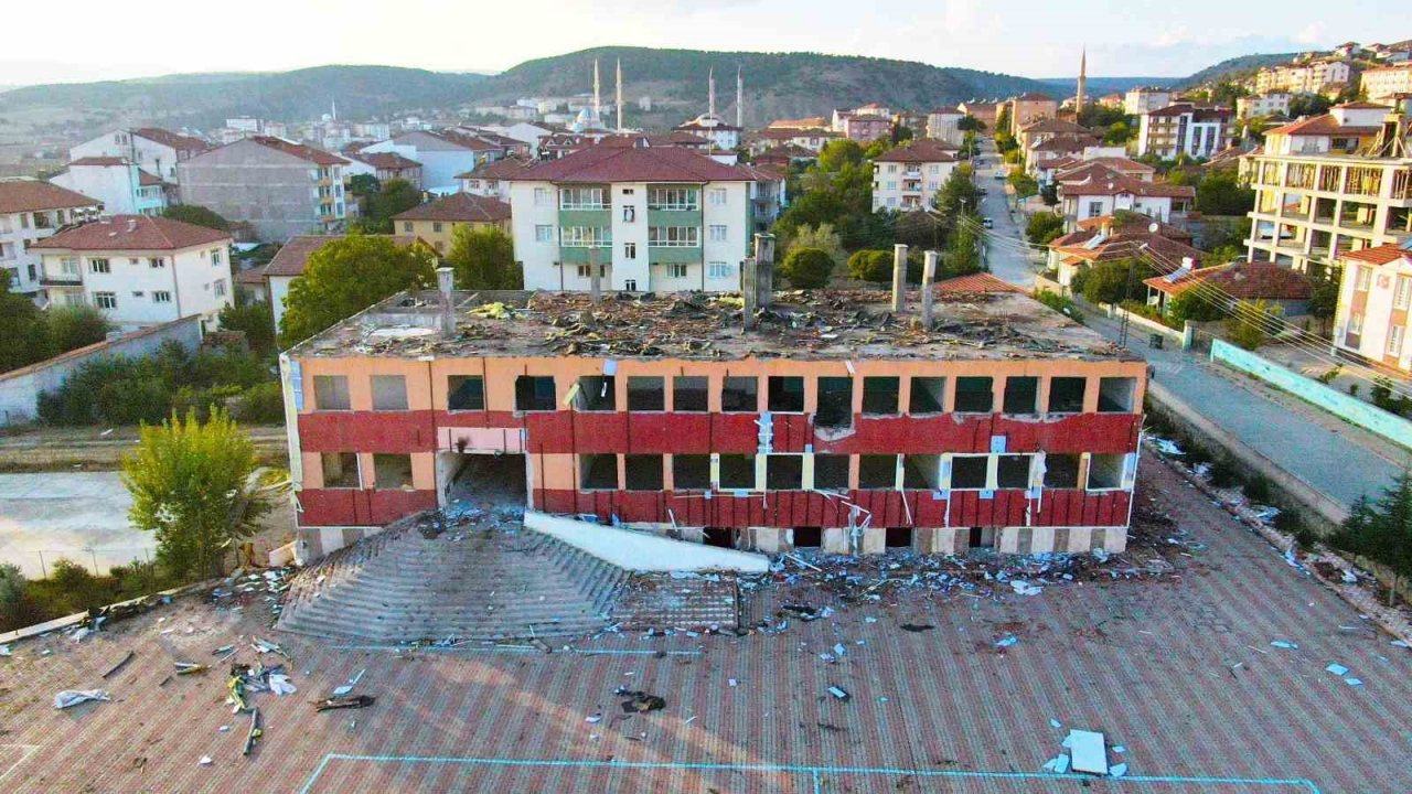 Çekerek Belediye Başkanı Çakır, ilçeden geçen diri fay hatlarına dikkat çekti