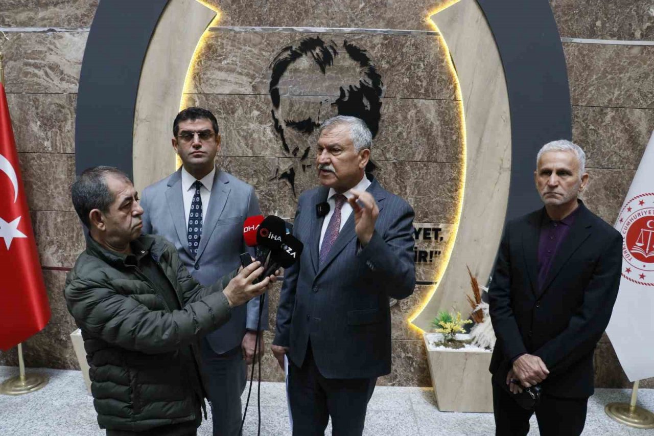 Adana Büyükşehir Belediyesi Başkanı Karalar, kendini ve kurumunu savcılığa ihbar etti