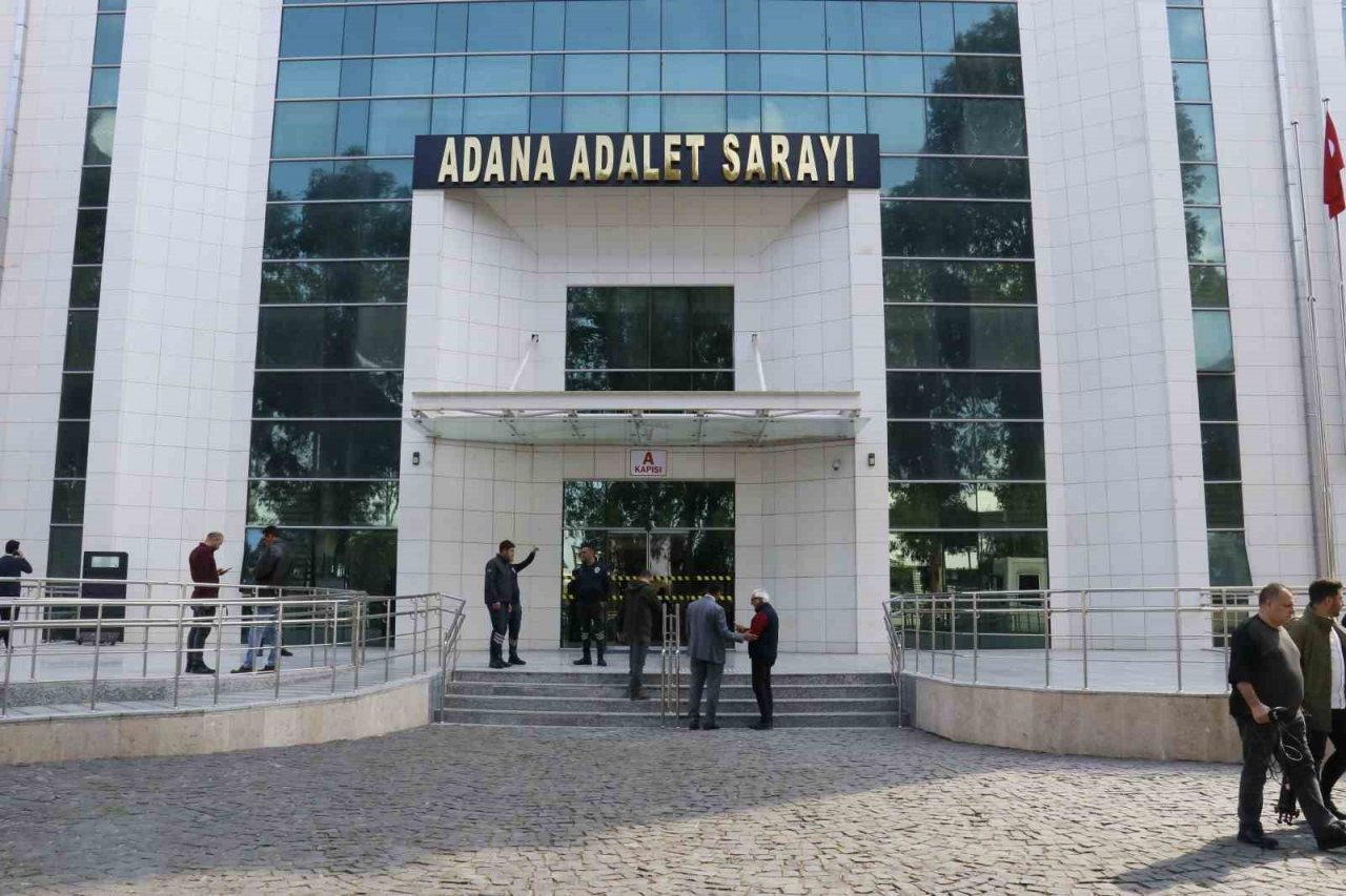 Adana Büyükşehir Belediyesi Başkanı Karalar, kendini ve kurumunu savcılığa ihbar etti