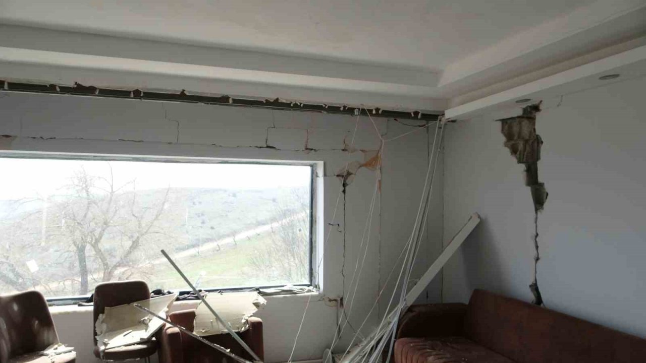 Fay hattı üzerine yapılan milyonluk ev kağıt gibi dağıldı