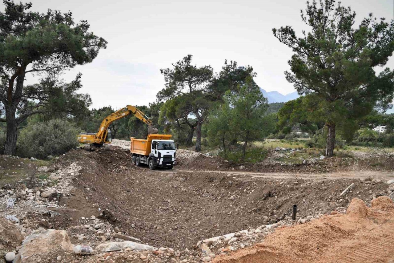 Konyaaltı’nda temel hizmetler aralıksız sürüyor