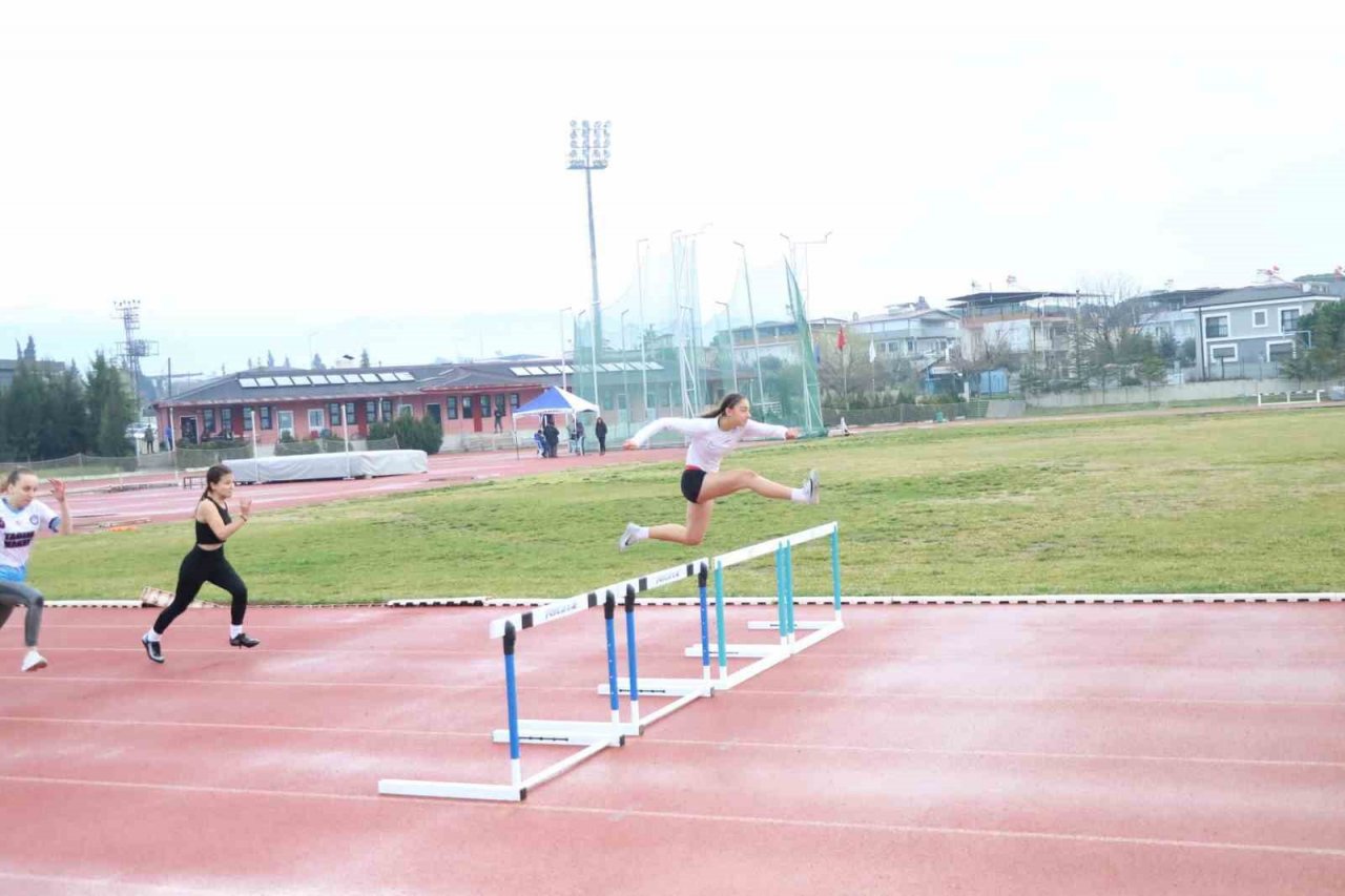 Geleceğin atletleri, başarıya koştu