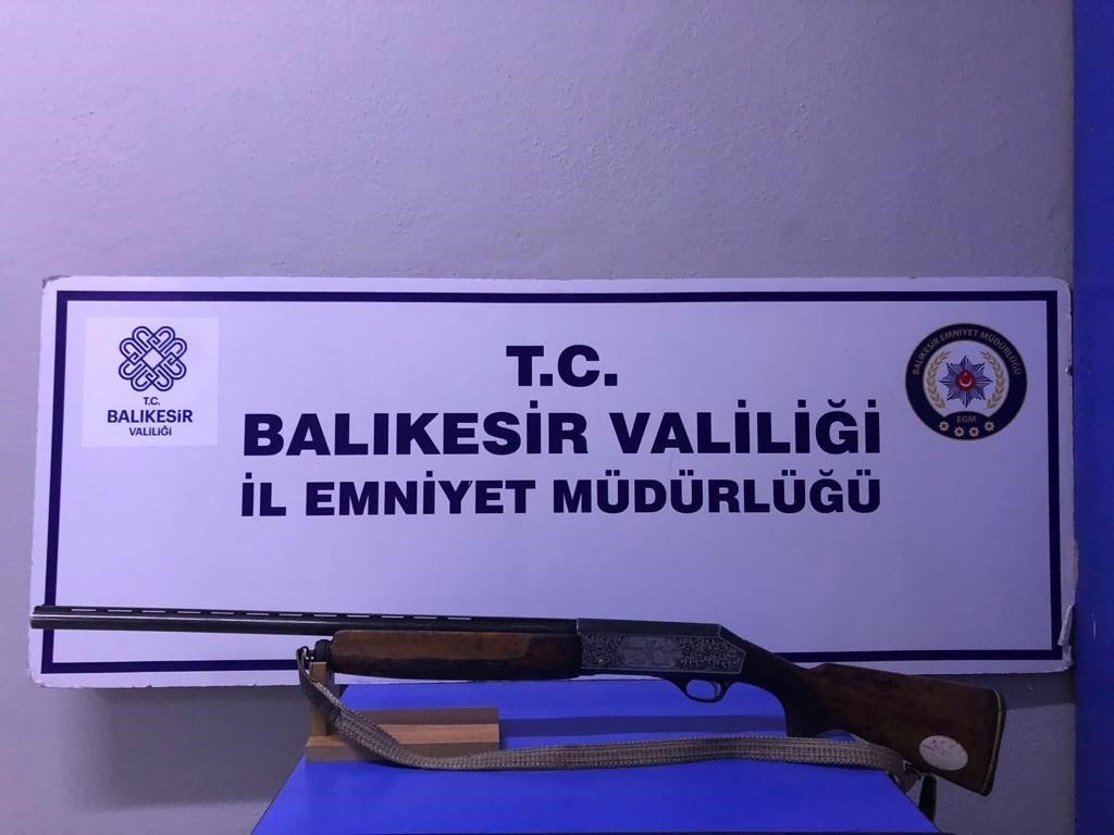 Balıkesir’de polis 50 aranan şahsı yakaladı