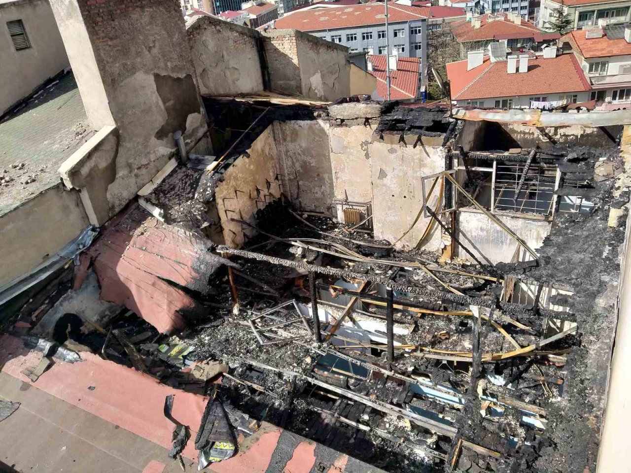 Ankara’da aynı binada ikinci kez çıkan yangın paniğe sebep oldu